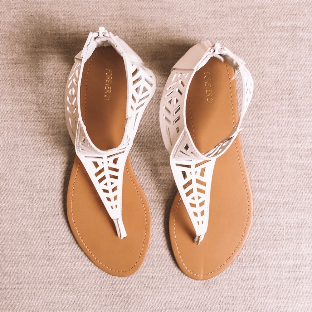 NWOB Vegan 🌿 White Pebbled Leather Sandals